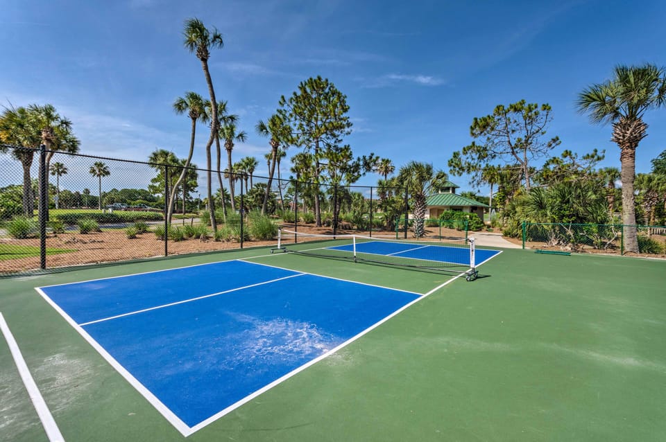Resort Tennis Court (Addt'l Fee, Paid On-Site)