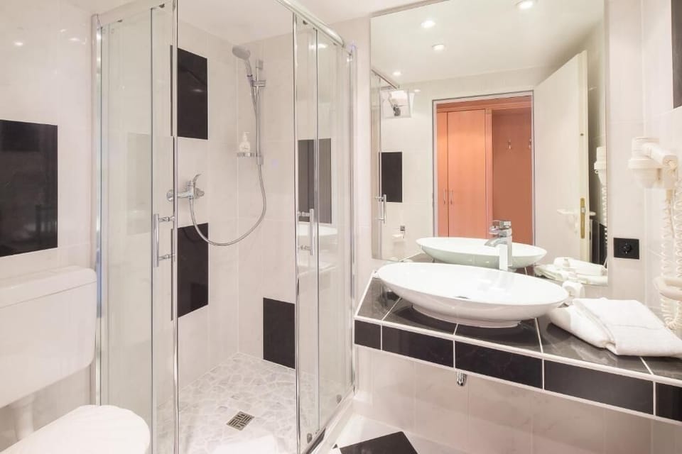 Standard Single Room | Bathroom
