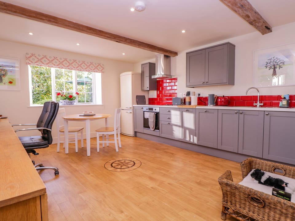 Cottage | Private kitchen | Fridge, microwave, dishwasher, electric kettle