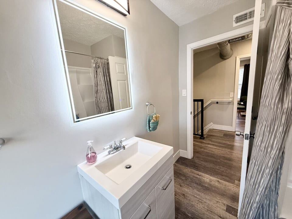 2ND FLOOR BATHROOM