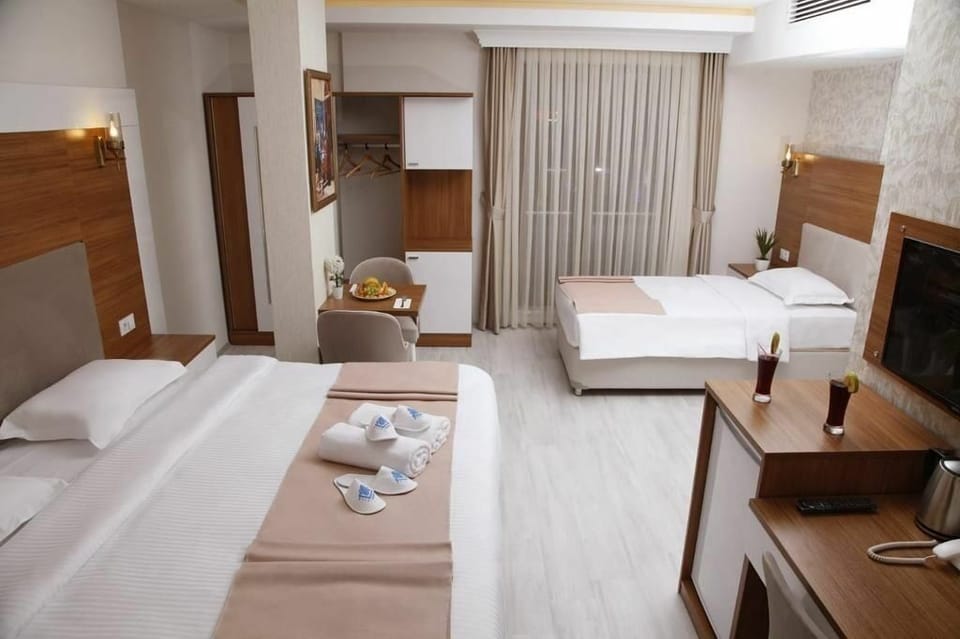 In-room safe, soundproofing, iron/ironing board, free WiFi