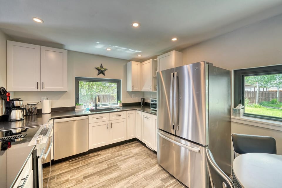 Full Size Kitchen 
~Refrigerator
~Microwave
~Oven and Stove Top 
~Dishwasher