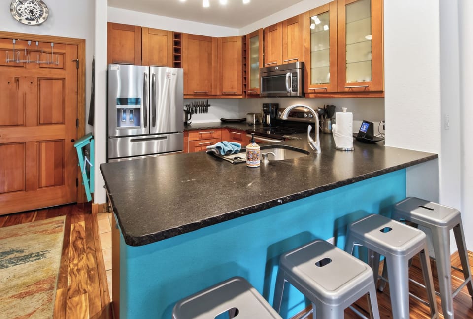 Full Kitchen.