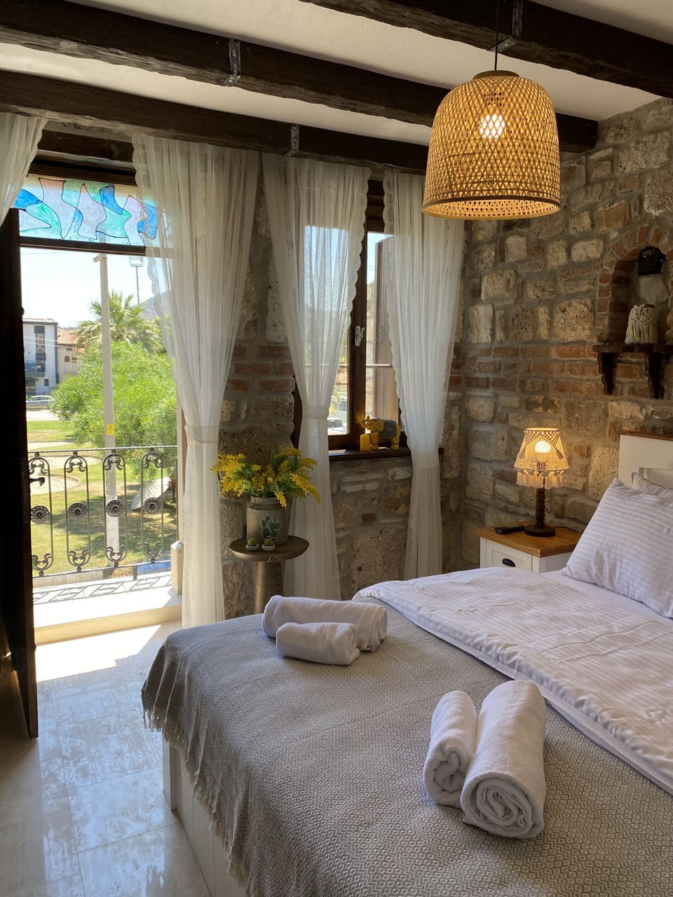 Premium bedding, Select Comfort beds, free WiFi, bed sheets