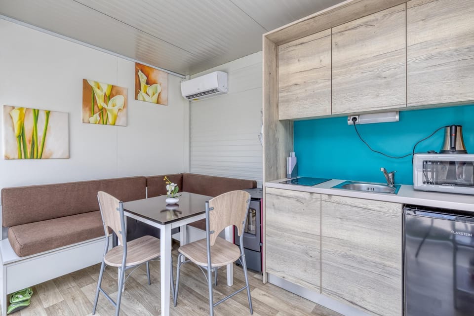 Family Mobile Home, Multiple Bedrooms, Mountainside (Rooftop Home With Whirlpool & Sauna) | Private kitchenette | Fridge, microwave, oven, stovetop