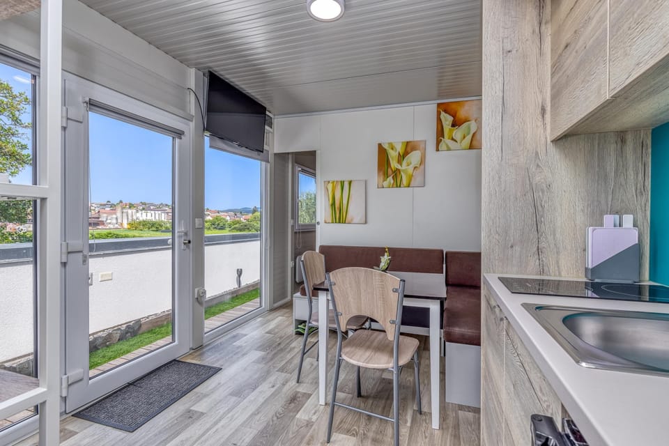 Family Mobile Home, Multiple Bedrooms, Mountainside (Rooftop Home With Whirlpool & Sauna) | Private kitchen | Fridge, microwave, oven, stovetop