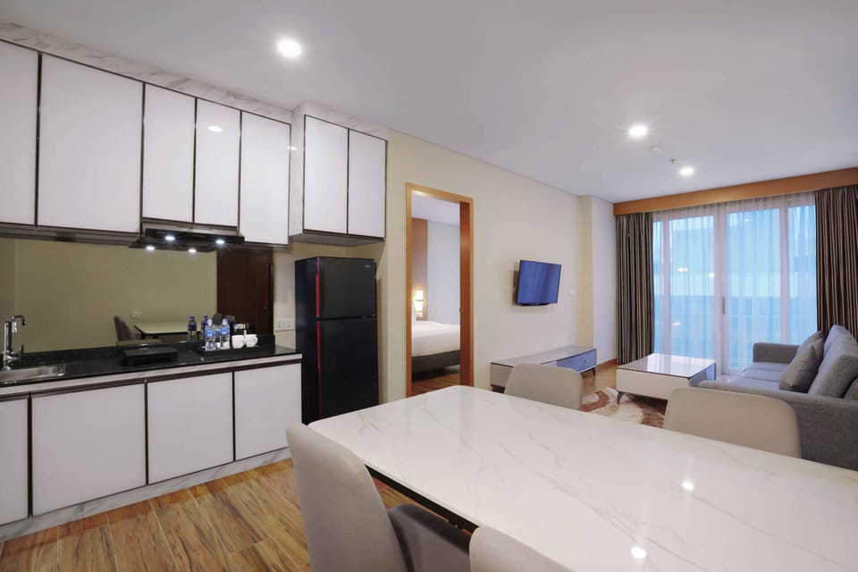 Junior Suite | Living area | 43-inch Smart TV with satellite channels, TV