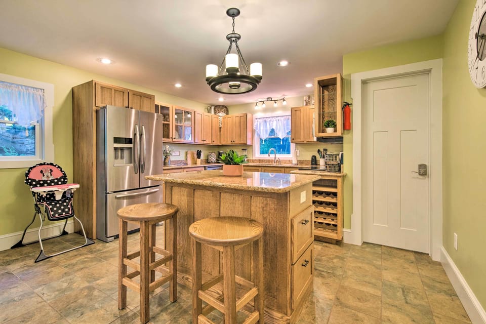 Kitchen | 1st Floor | Breakfast Bar | Cooking Basics