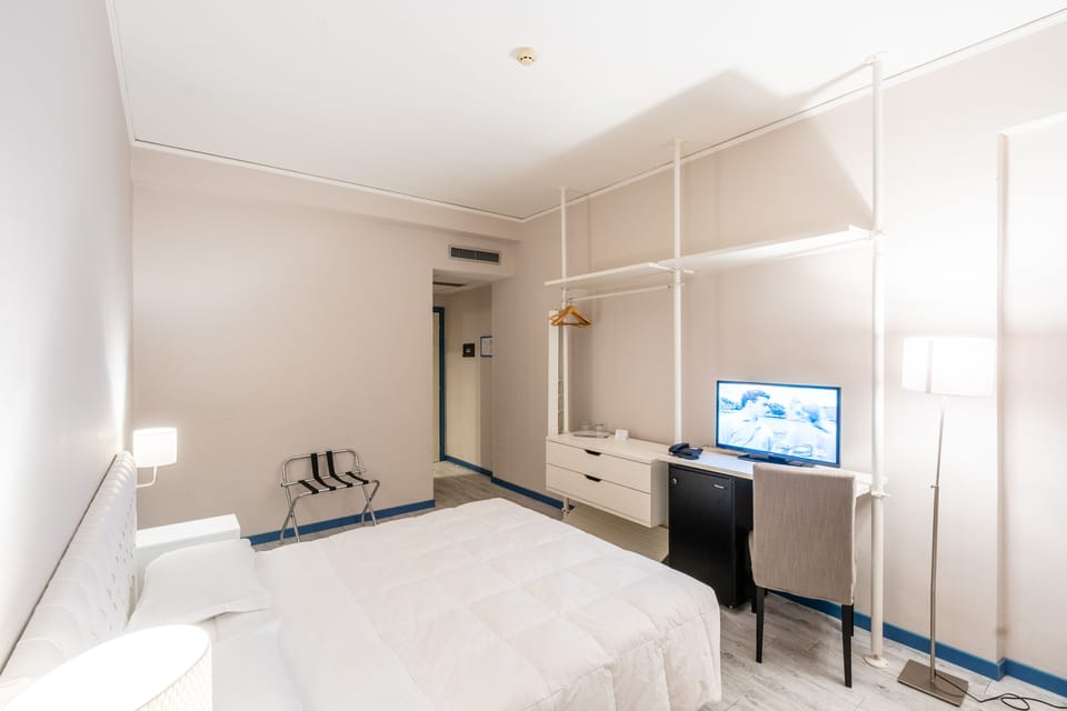 Double Room | Minibar, in-room safe, desk, free WiFi