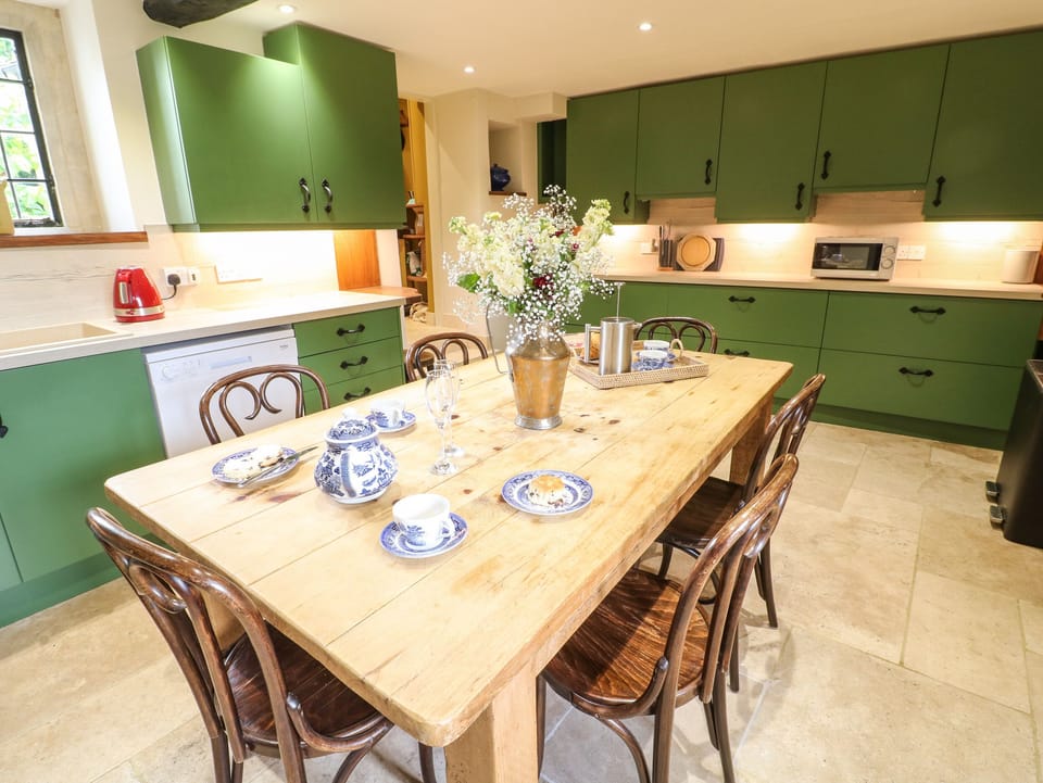 Cottage | Private kitchen | Fridge, microwave, dishwasher, electric kettle