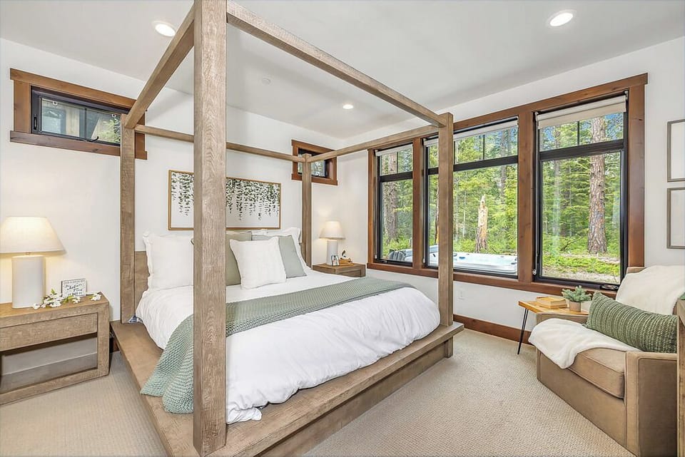 Main Floor : Bedroom 1 – Master Suite with King Bed + En-Suite Bathroom with Dual-Headed Shower + Extra-Large Soaking Tub