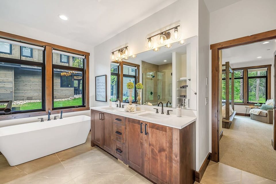 Main Floor : En-Suite Bathroom to Bedroom 1 with soaking tub + dual sinks.