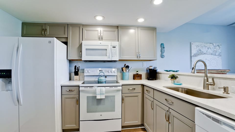 Fully loaded, newly remodeled kitchen.