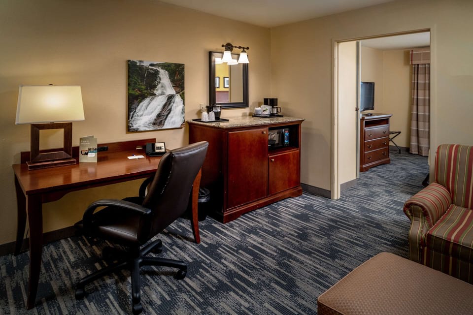Desk, iron/ironing board, WiFi (free), bed sheets