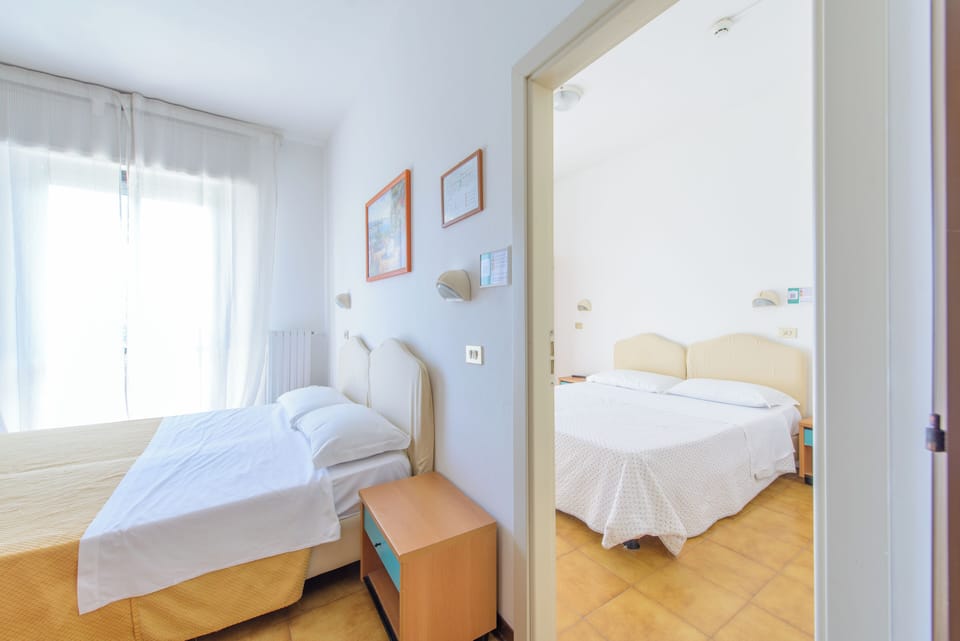 Family Room | In-room safe, desk, iron/ironing board, free WiFi