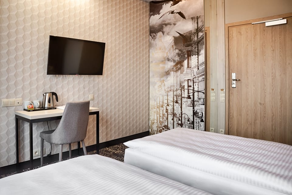 Standard Double or Twin Room | Desk, laptop workspace, soundproofing, free WiFi