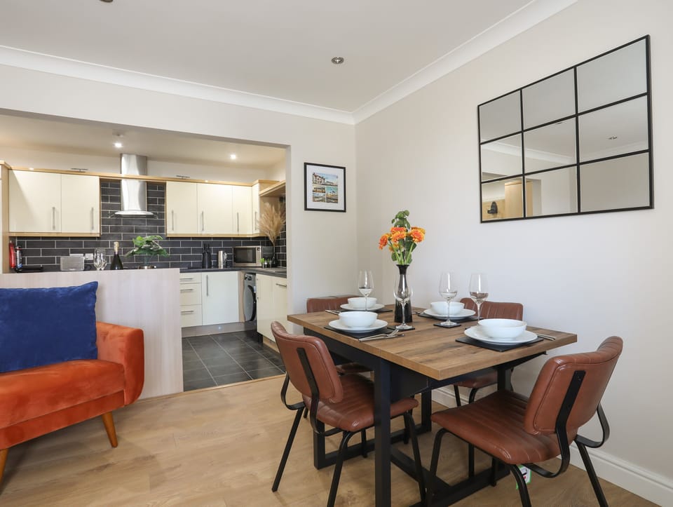 Cottage | Private kitchen | Fridge, microwave, dishwasher, electric kettle