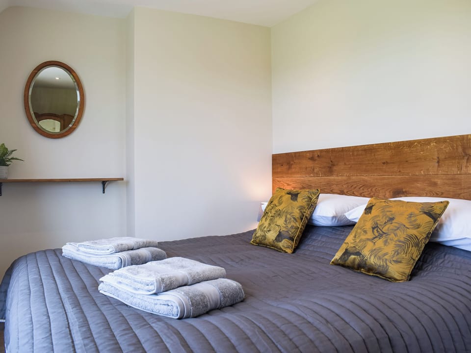Super King Size Bedroom (Can be made into a twin on request) | Barnleigh, Ludlow