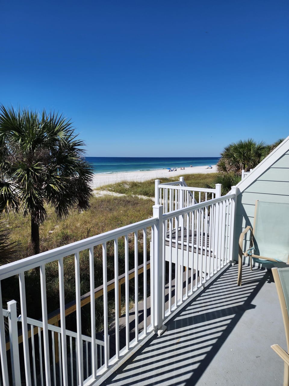 Gulf views abound from this gulf front unit! You are literally steps away to the white sandy beaches!