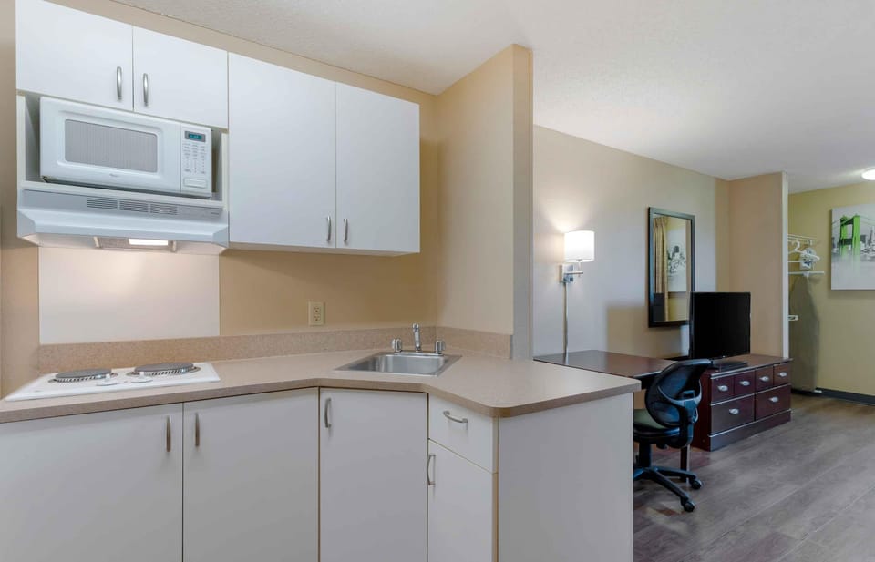 Studio, 1 King Bed, Non Smoking | Private kitchen | Coffee/tea maker, fridge, microwave, stovetop