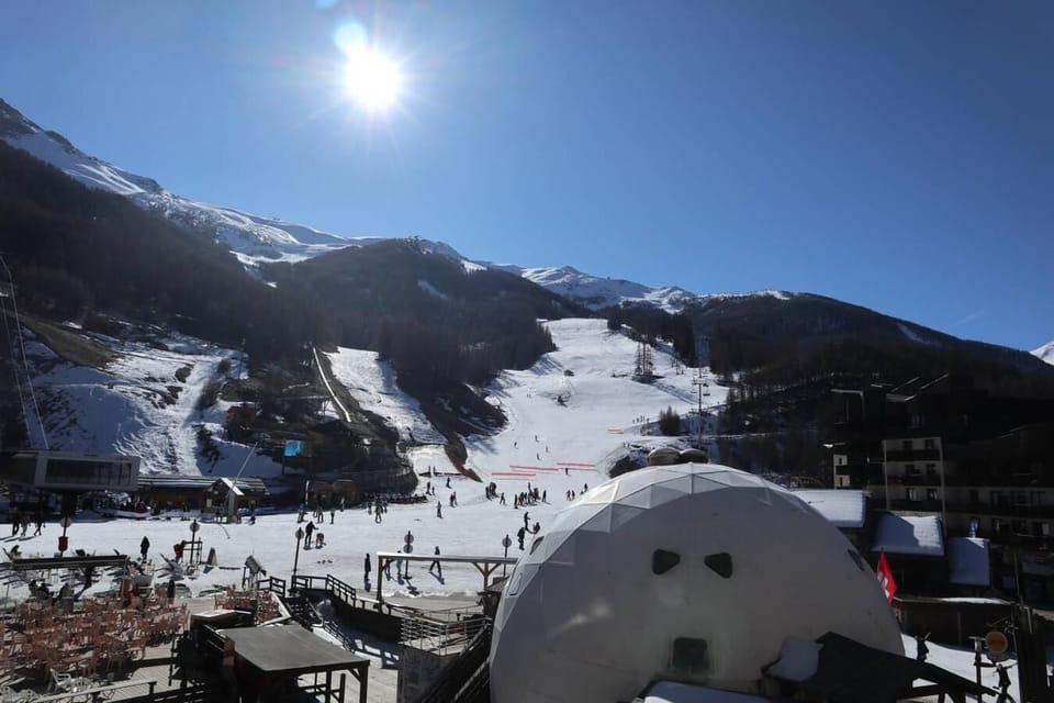 Snow and ski sports