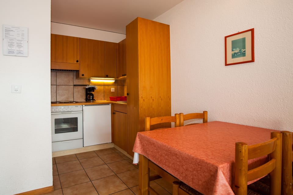 Apartment | Private kitchenette | Fridge, oven, stovetop, electric kettle