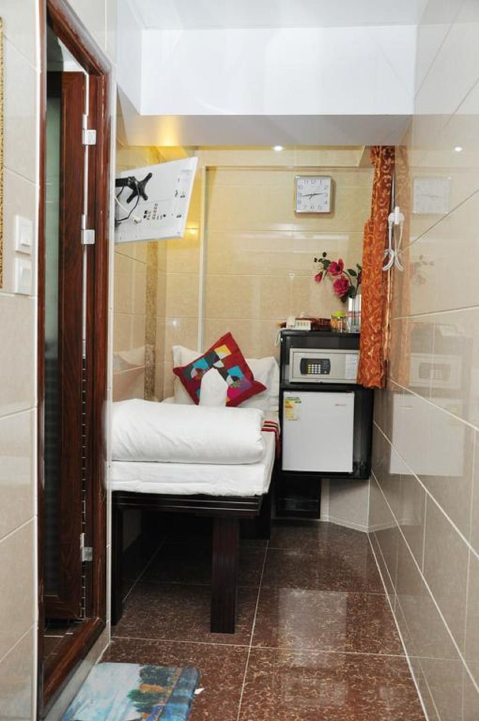 Single Room | In-room safe, iron/ironing board, free WiFi