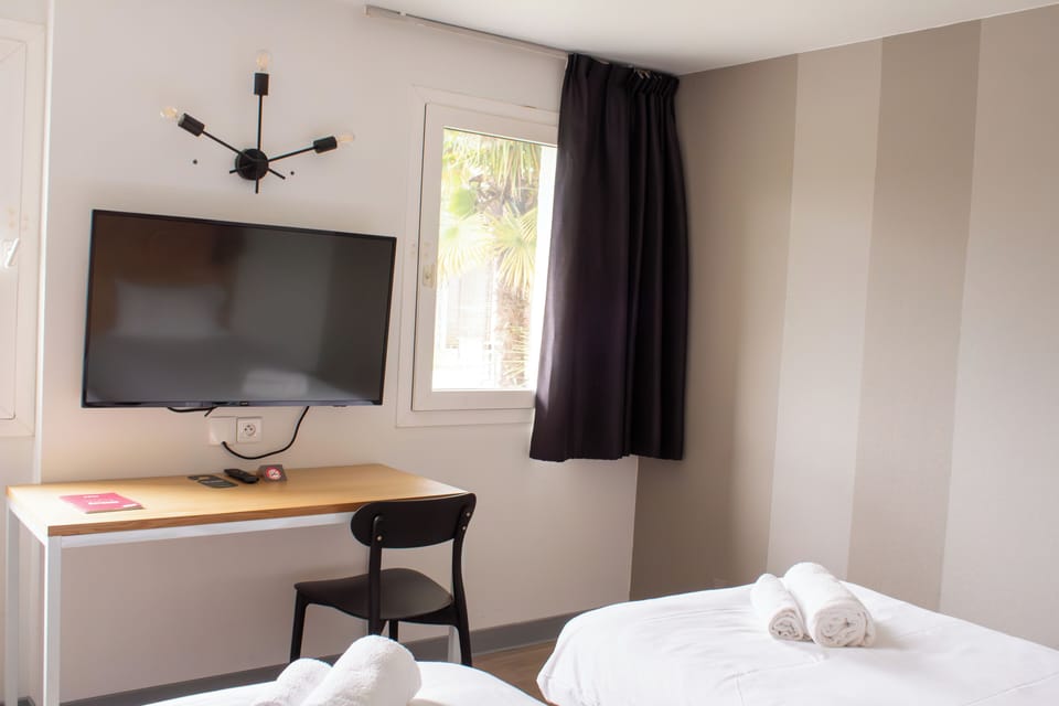 Superior Twin Room | Desk, blackout drapes, soundproofing, free cribs/infant beds