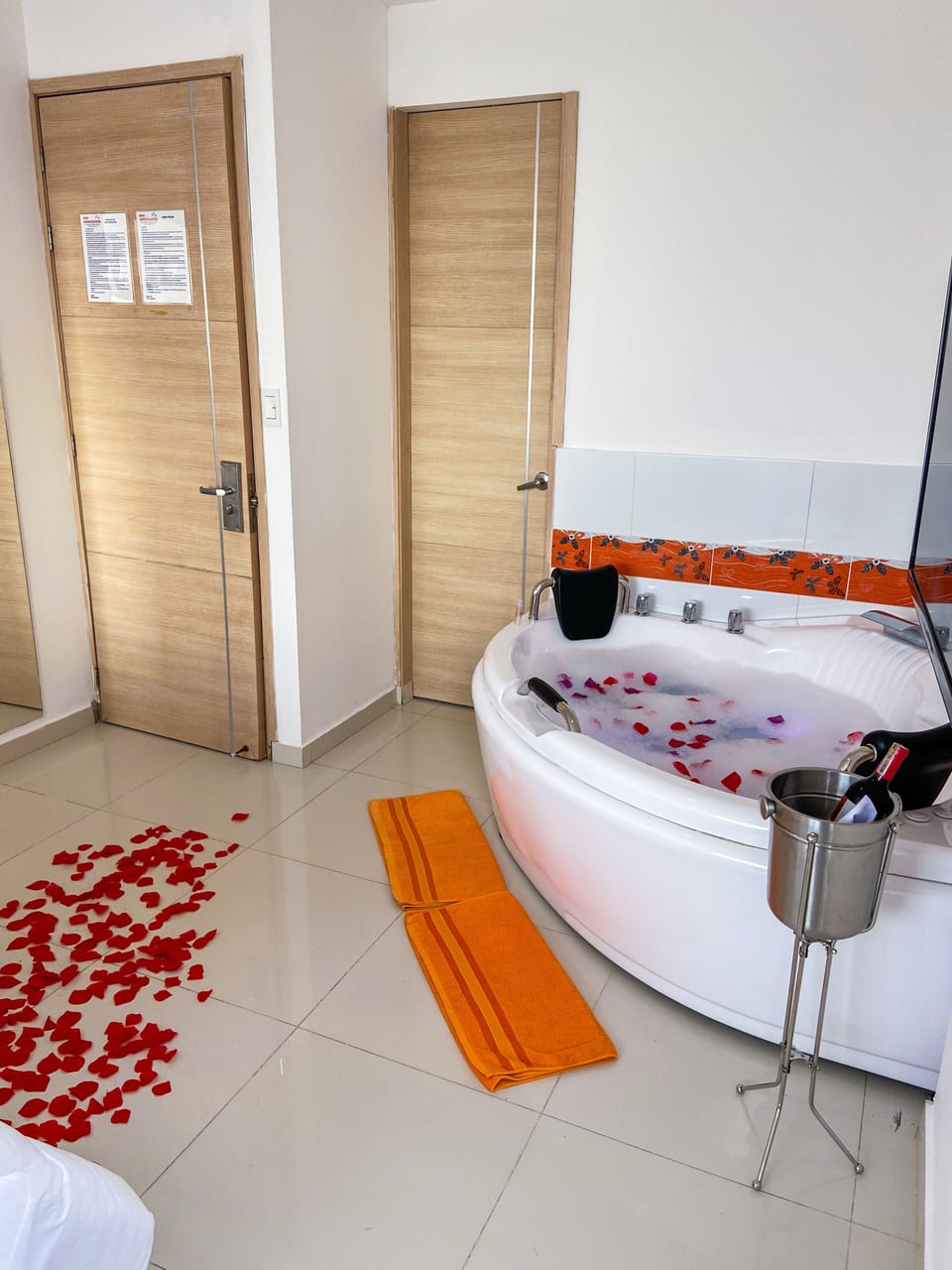 Executive Special Double with Jacuzzi | 1 bedroom, premium bedding, in-room safe, blackout drapes