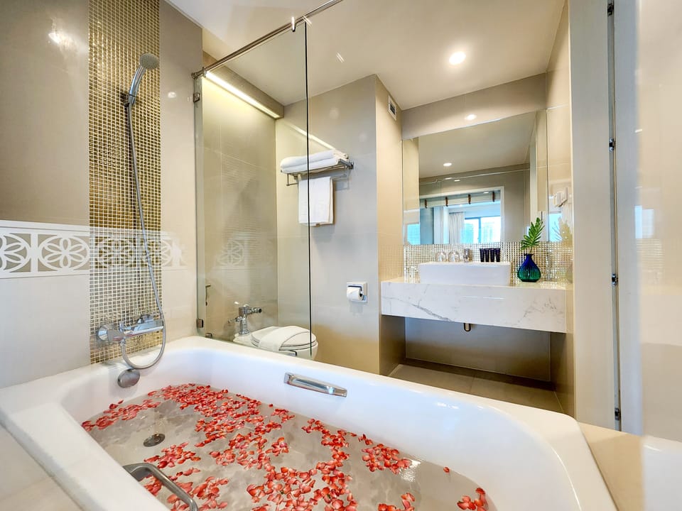 Grand Deluxe Room | In-room safe, blackout drapes, soundproofing, free WiFi