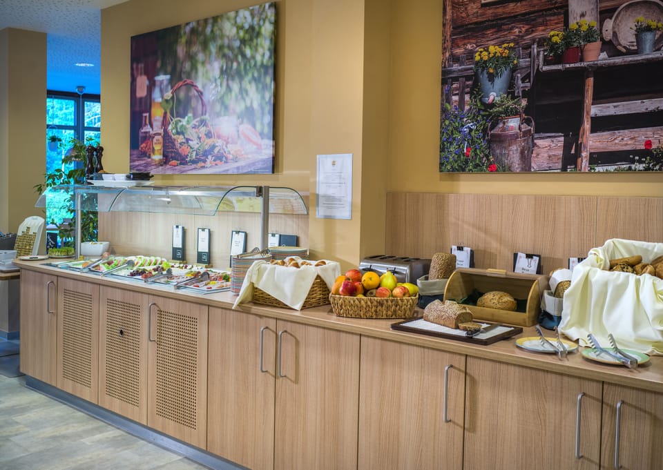 Daily buffet breakfast for a fee