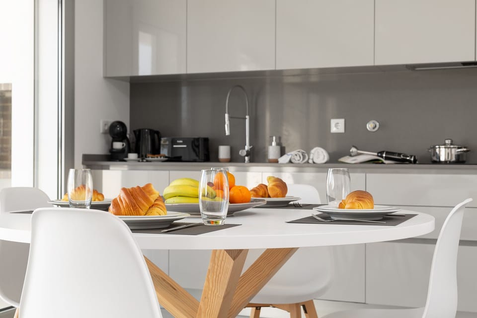 Sunset Views is a 2 bedroom flat to rent for holidays, in Nazaré Portugal, with swimming pool and fantastic sea views.