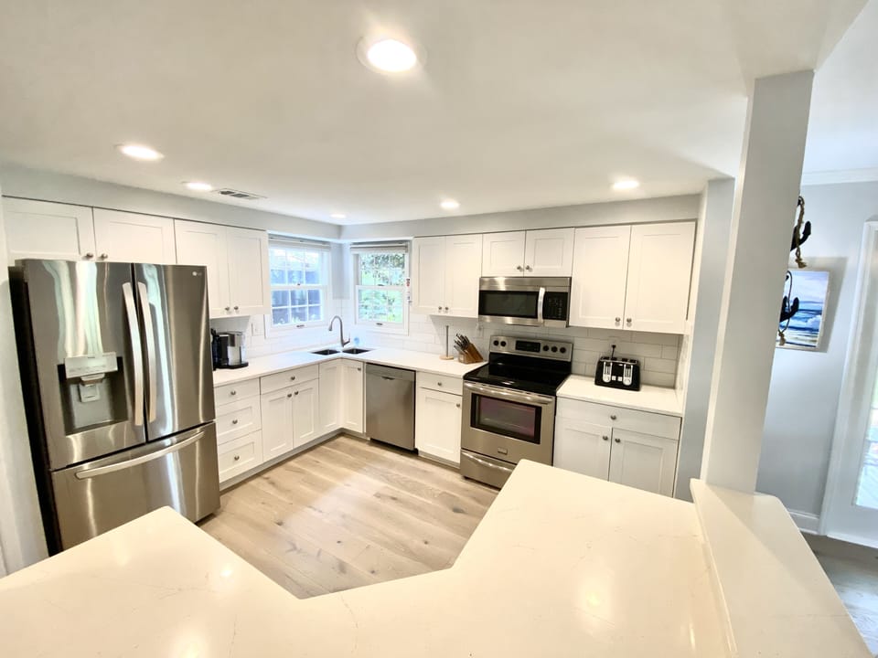 Fully stocked kitchen w/ new stainless appliances!