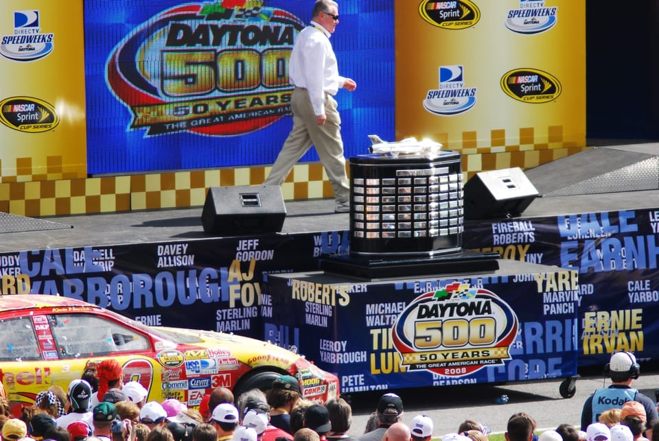 Your perfect unit for the Daytona 500 or Bike Week (Book early!).