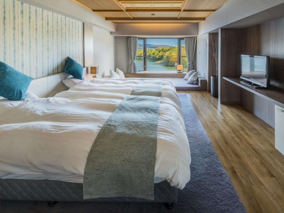 (Non-Smoking) Shangri-La - Lake View Resort Twin Room | In-room safe, desk, free WiFi, bed sheets