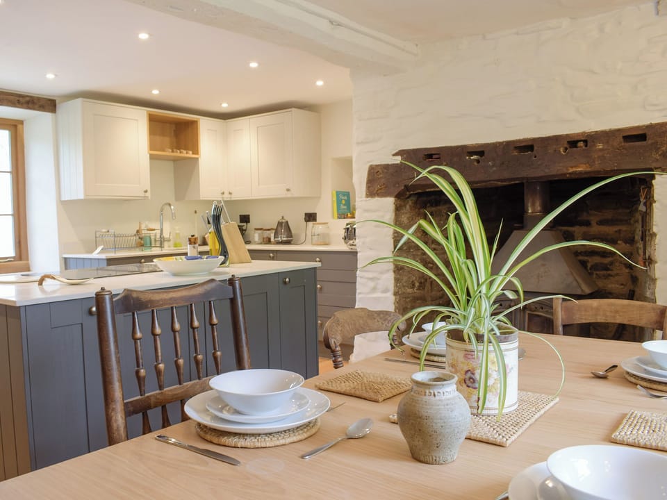 Kitchen/diner | Lower Goytre Farmhouse, Knighton