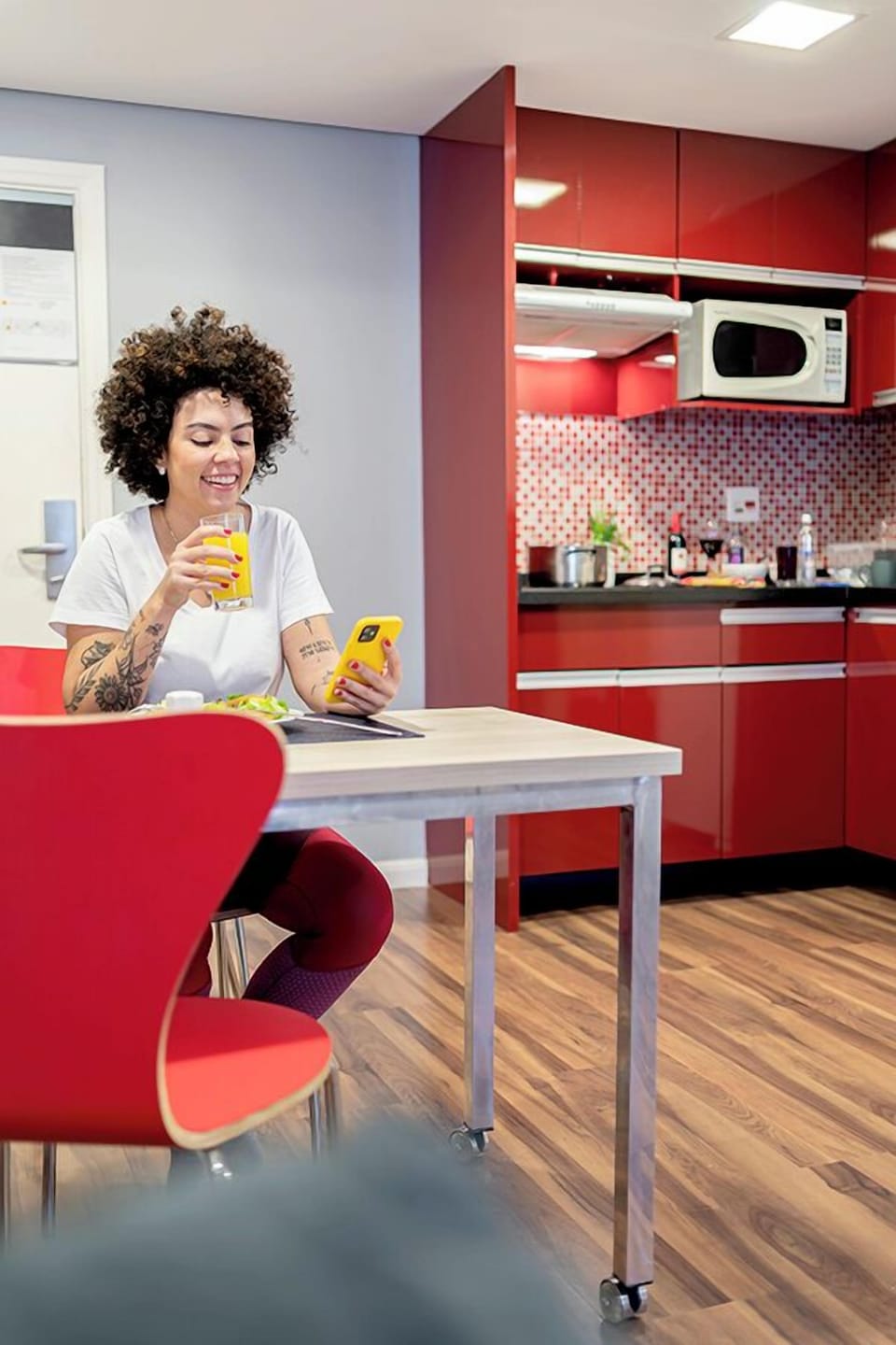 Comfort Apartment, Kitchen | Minibar, in-room safe, laptop workspace, blackout drapes