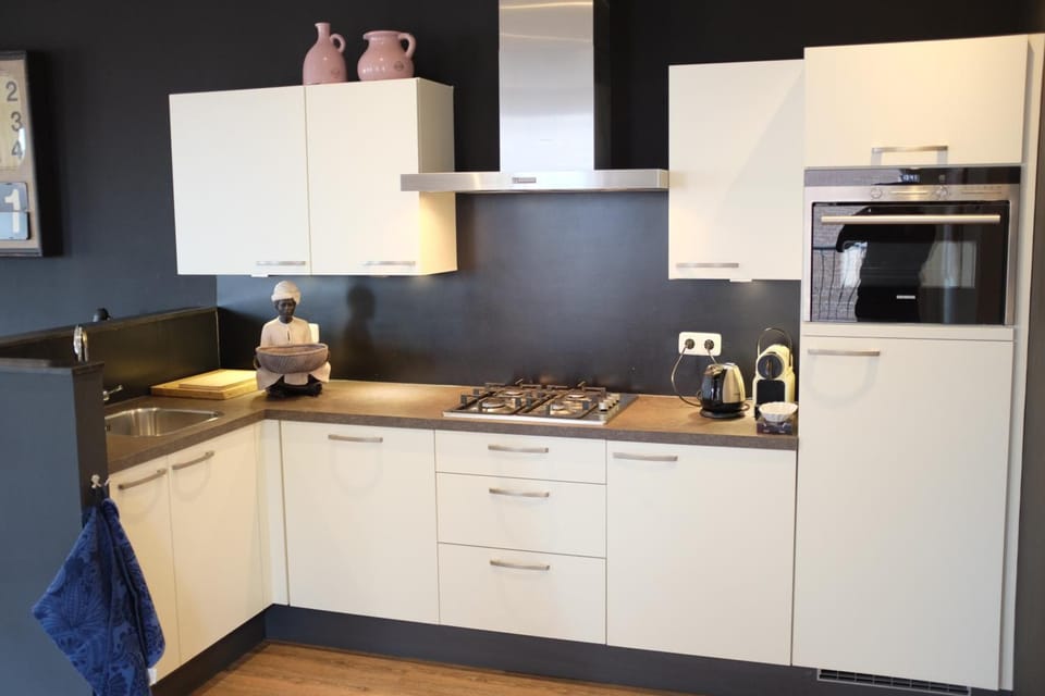 Coffee/tea maker, electric kettle