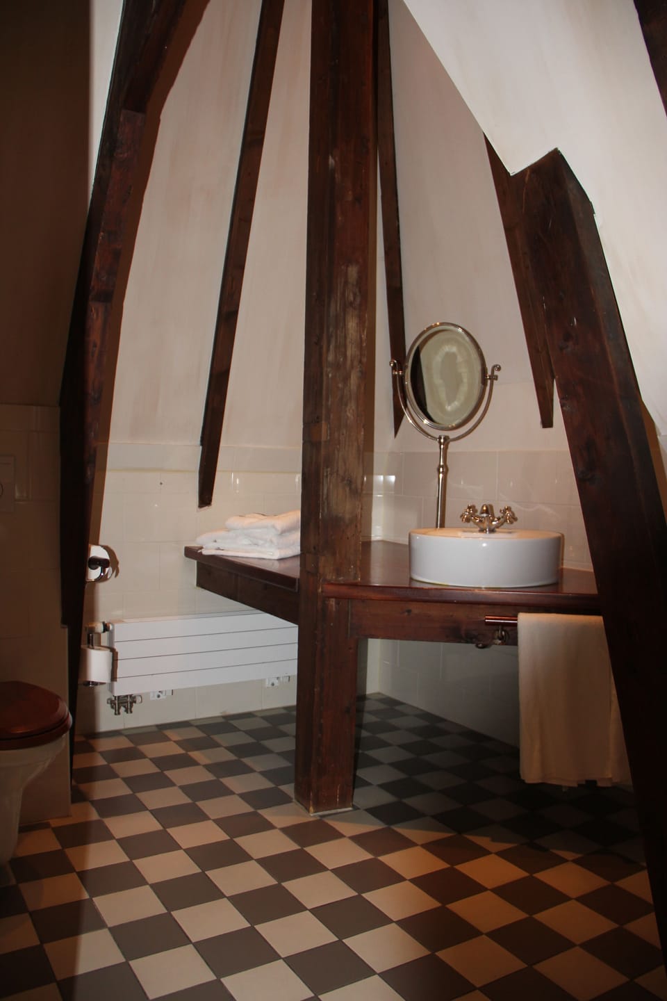 Luxury Room, 1 Queen Bed | Bathroom sink