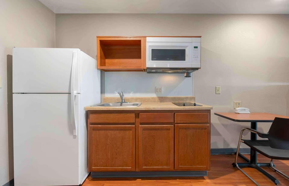 Standard Studio, 1 Double Bed, Non Smoking, Refrigerator & Microwave | Desk, laptop workspace, iron/ironing board, free WiFi