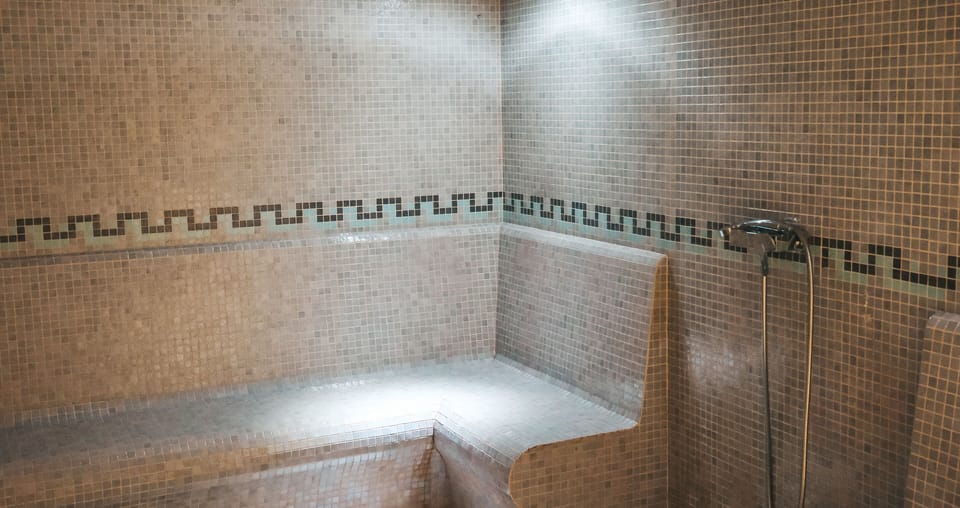Couples treatment rooms, sauna, hot tub, body treatments, mud baths