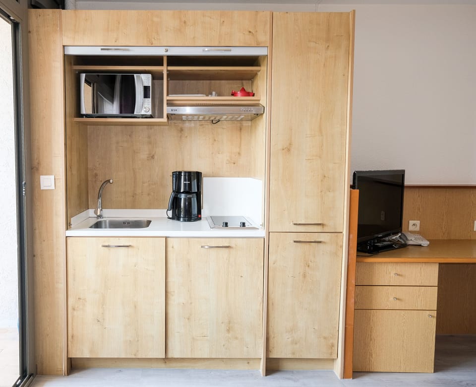 In-room safe, desk, soundproofing, free cribs/infant beds