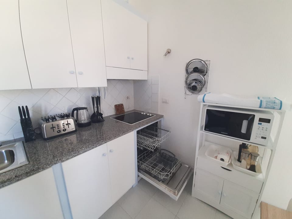 Apartment | Private kitchen | Fridge, microwave, stovetop, dishwasher