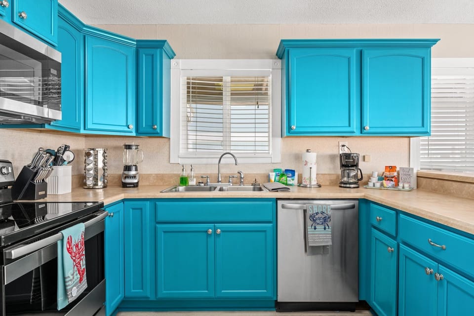 Fully equipped kitchen and vibrant coastal charm, it's perfect for your meals