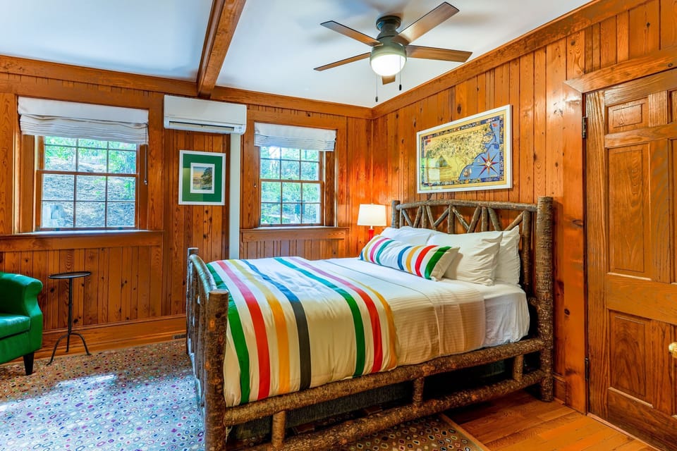 Classic Room | Desk, iron/ironing board, free WiFi, bed sheets