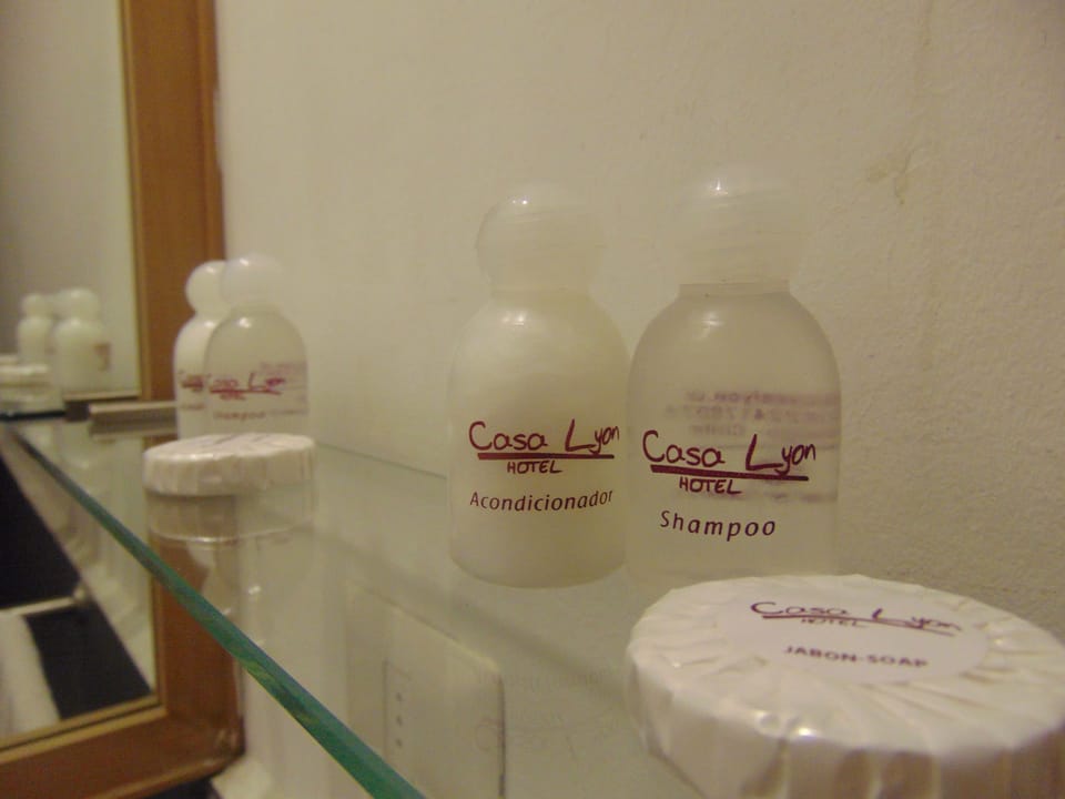 Quadruple Room | Bathroom | Free toiletries, hair dryer, towels