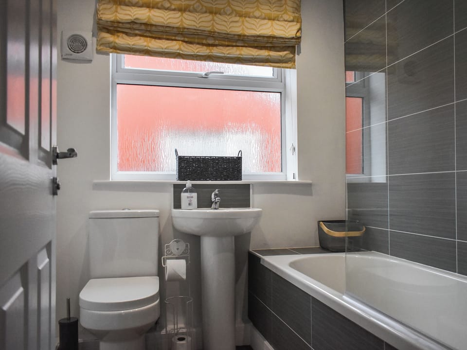 Bathroom | Bumblebee Lodge - Staithes Chalet and Caravan Park, Staithes