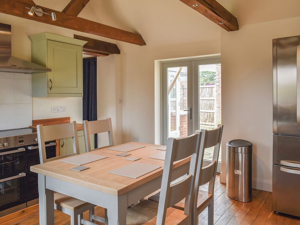 Kitchen/diner | The Old Paybarn - Park Farm Barns, Snettisham