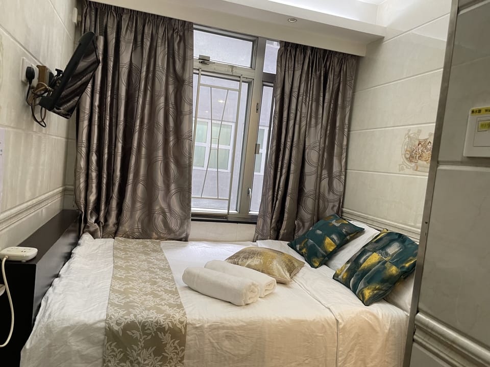 Double Room | Blackout drapes, soundproofing, free WiFi