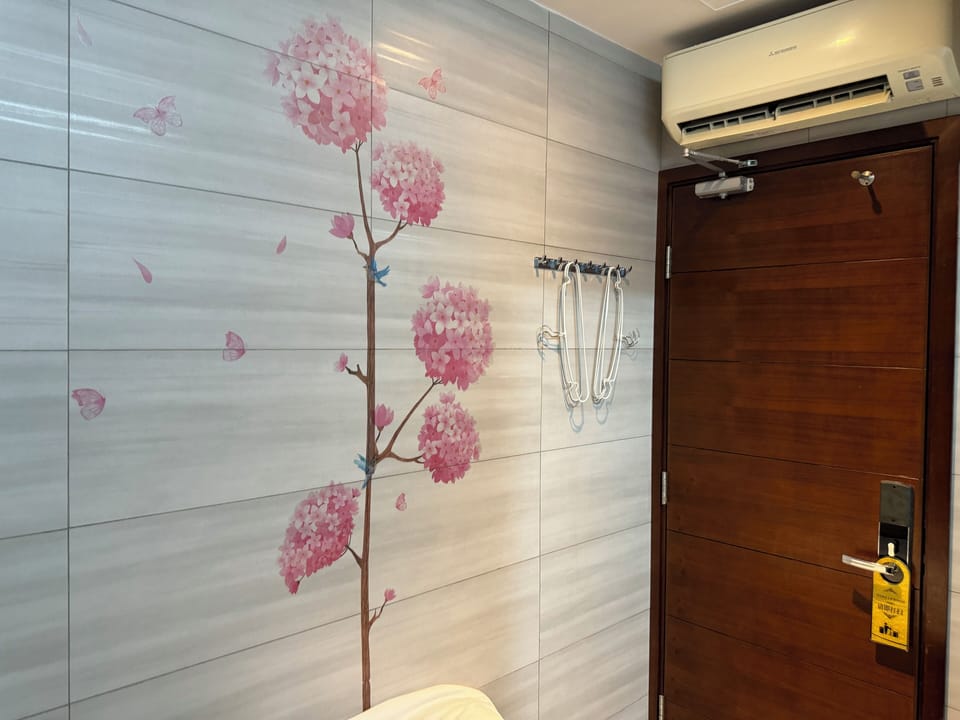 Twin Room | Blackout drapes, soundproofing, free WiFi